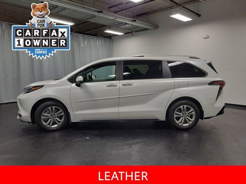 Used 2024 Toyota Sienna Platinum image 5
