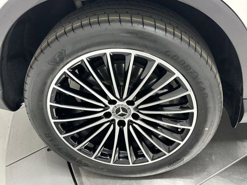 Certified 2025 Mercedes-Benz GLC 300 image 19