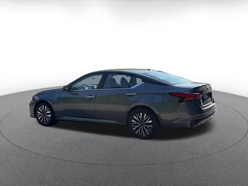 Used 2025 Nissan Altima 2.5 SV FWD image 7