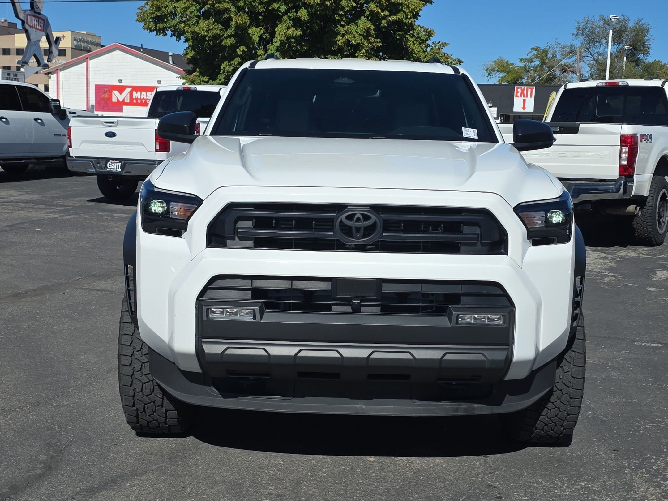 Used 2025 Toyota 4Runner SR5 AWD/4WD image 12
