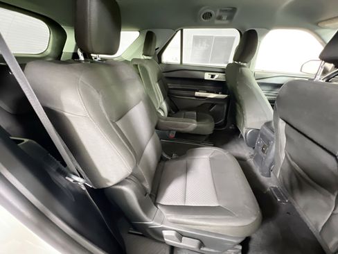 Used 2022 Ford Explorer XLT AWD/4WD image 26
