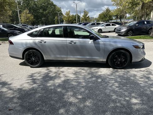 Used 2025 Honda Accord SE image 7