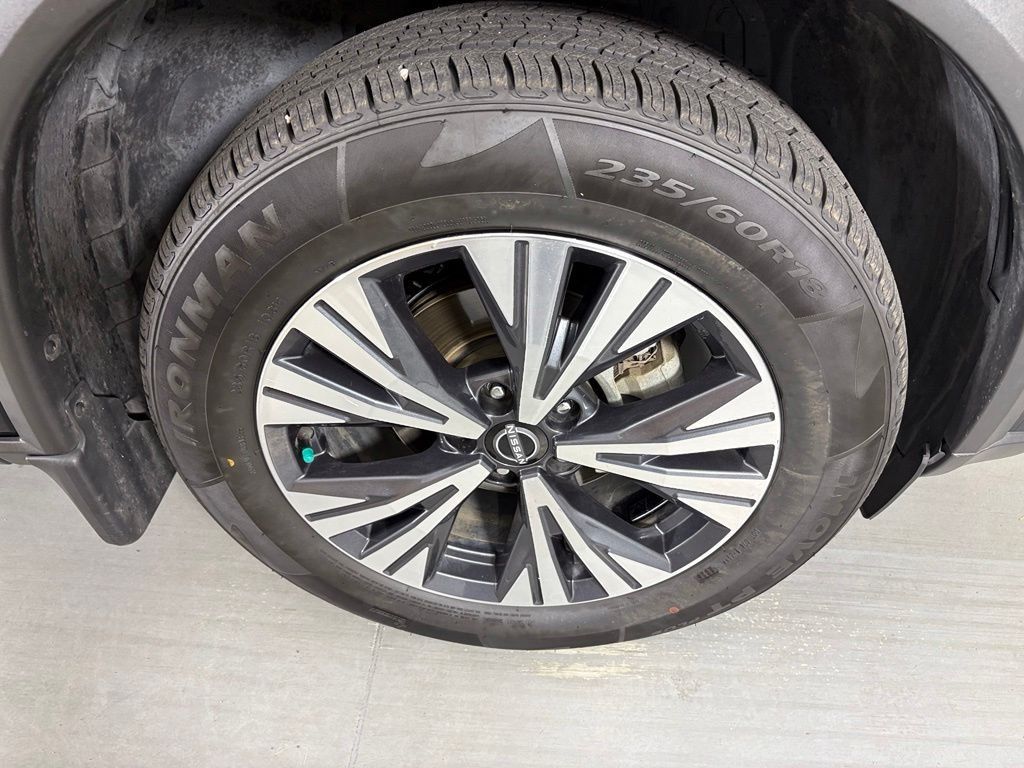 Used 2023 Nissan Rogue SV FWD image 11
