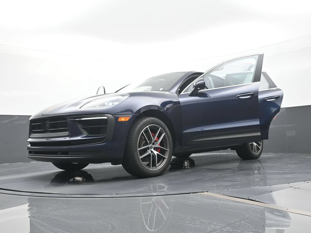 Certified 2023 Porsche Macan S AWD/4WD image 32