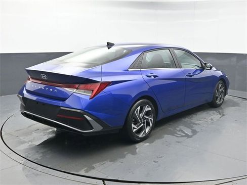 Used 2024 Hyundai Elantra SEL w/ Convenience Package image 5