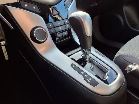 Used 2014 Chevrolet Cruze LS image 8