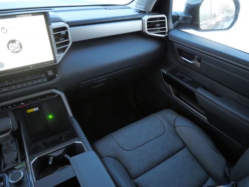 Used 2023 Toyota Tundra Limited image 12