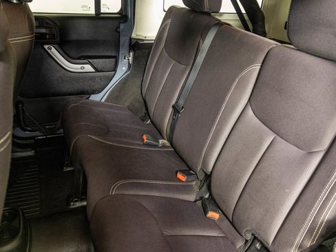 Used 2014 Jeep Wrangler Unlimited Rubicon w/ Connectivity Group AWD/4WD image 33