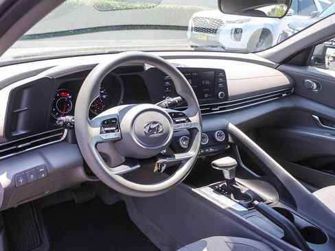 Used 2023 Hyundai Elantra SE FWD image 22