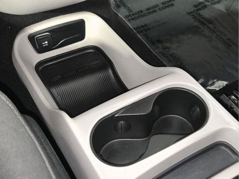 Used 2019 Chrysler Pacifica L FWD image 25