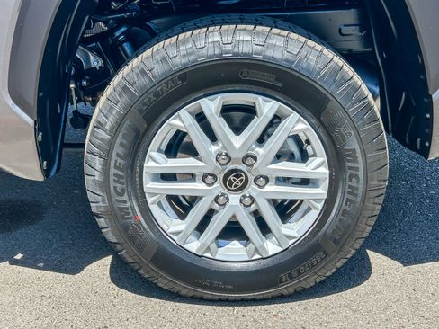Used 2024 Toyota Tundra SR5 w/ SR5 Convenience Package AWD/4WD image 11