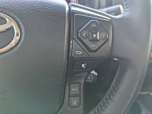 Used 2020 Toyota 4Runner TRD Off-Road AWD/4WD image 26