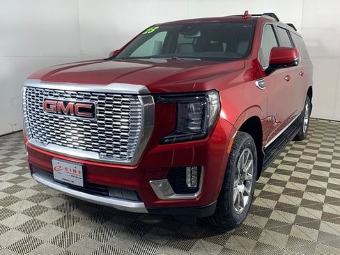 Used 2023 GMC Yukon XL Denali AWD/4WD image 12