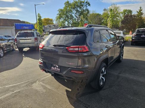 Used 2018 Jeep Cherokee Trailhawk AWD/4WD image 11