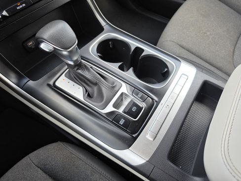 Used 2024 Kia Carnival LX FWD image 23