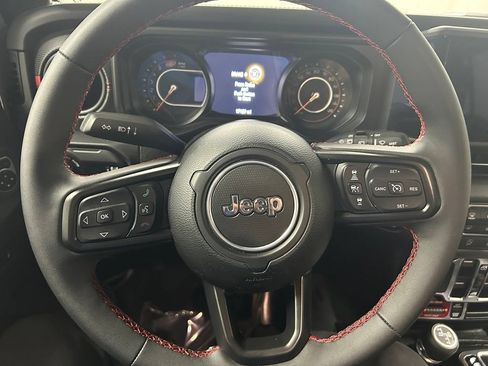 Used 2024 Jeep Wrangler Unlimited Rubicon AWD/4WD image 18