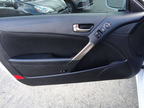 Used 2016 Hyundai Genesis 3.8 RWD image 17