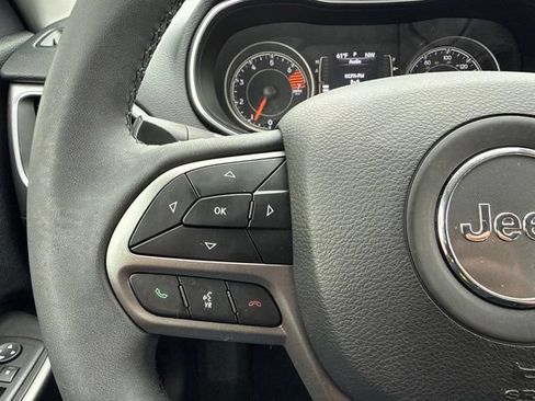 Used 2020 Jeep Cherokee Latitude Plus FWD image 18