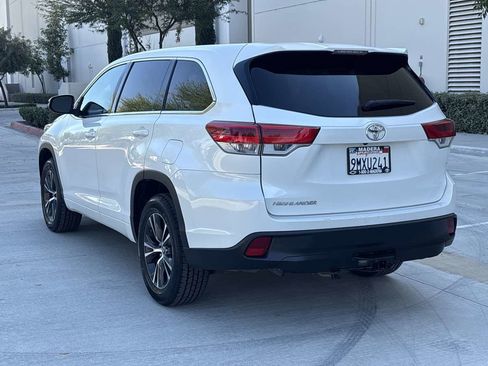 Used 2018 Toyota Highlander LE image 5