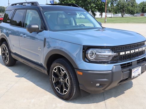 Used 2025 Ford Bronco Sport Outer Banks w/ Outer Banks Tech Package+ AWD/4WD image 3