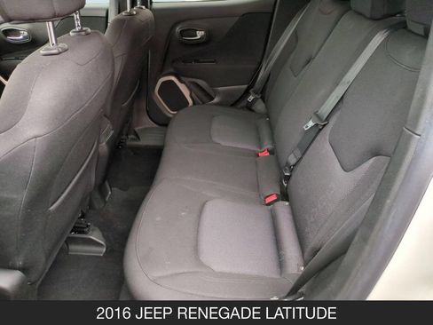 Used 2016 Jeep Renegade Latitude FWD image 16