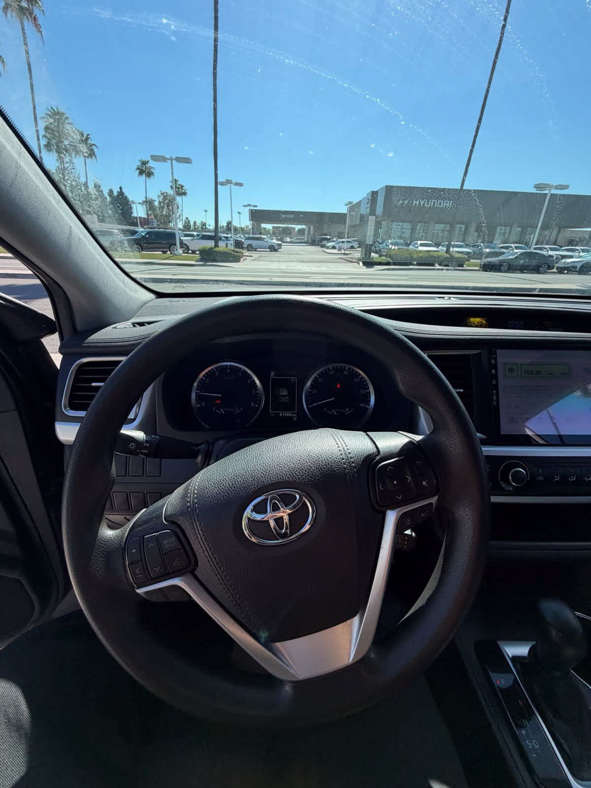 Used 2019 Toyota Highlander LE FWD image 22