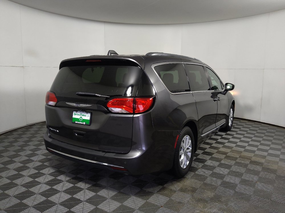 Used 2018 Chrysler Pacifica Touring-L FWD image 9