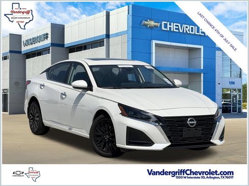 Used 2025 Nissan Altima 2.5 SV w/ SV Special Edition Package AWD/4WD image 1