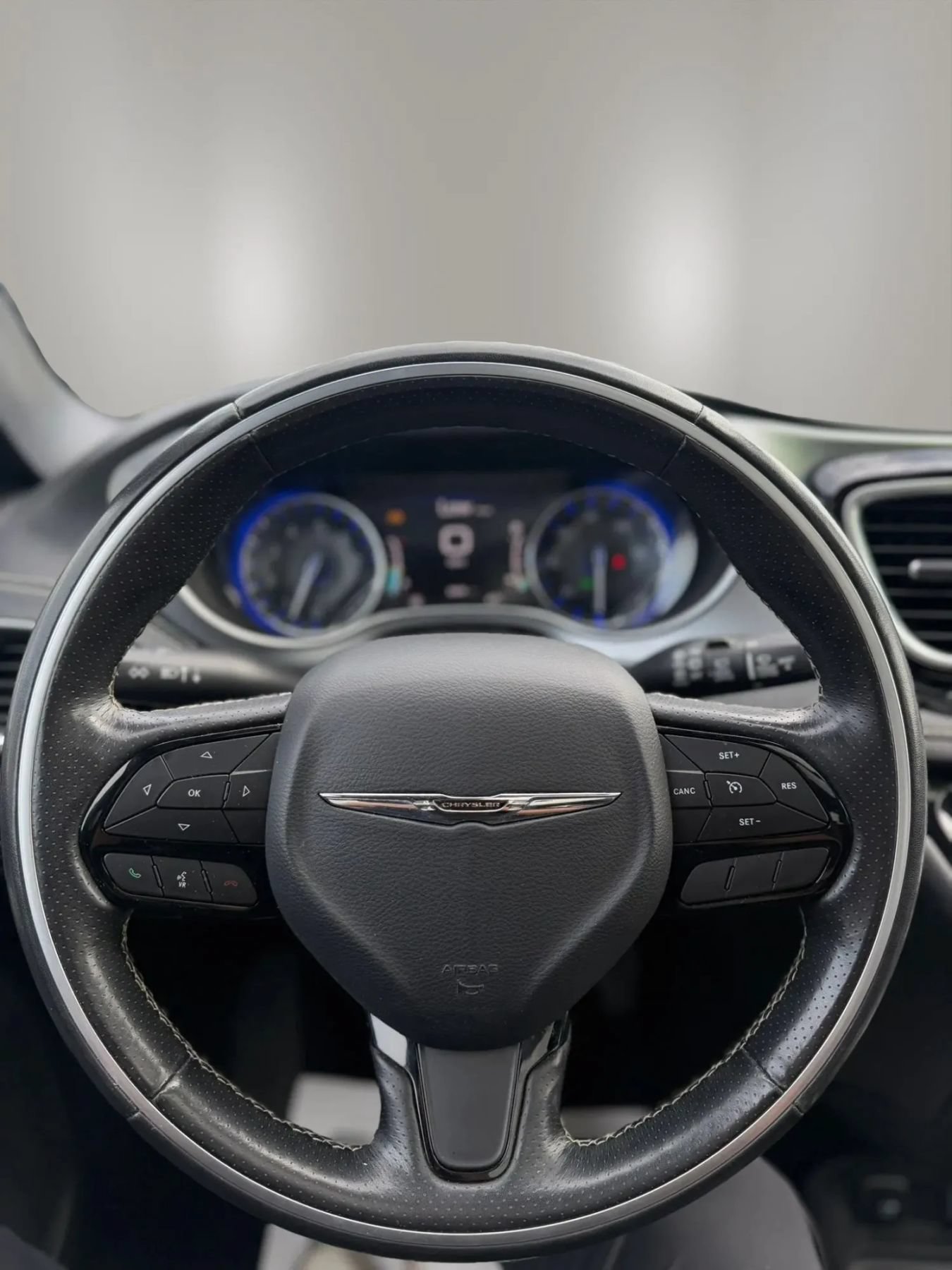 Used 2020 Chrysler Pacifica Limited w/ S Appearance Package FWD image 19
