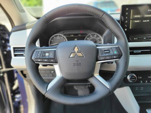 New 2025 Mitsubishi Outlander SE image 29