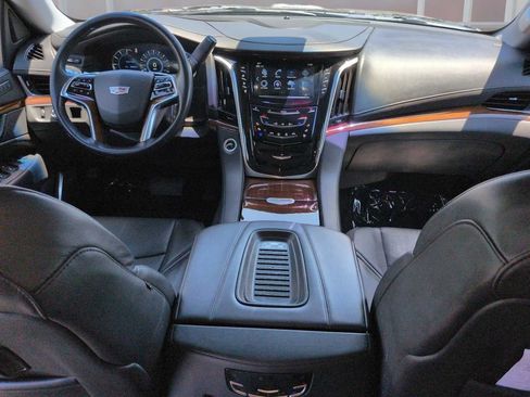 Used 2020 Cadillac Escalade Luxury RWD image 13