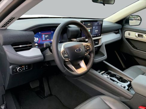 Certified 2025 Ford Explorer Active w/ Active Comfort Package RWD image 17