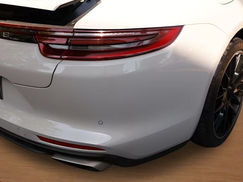 Used 2020 Porsche Panamera RWD image 14