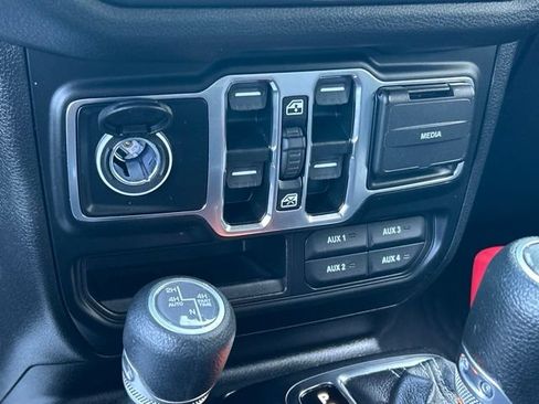 Used 2024 Jeep Wrangler Unlimited w/ Convenience Group AWD/4WD image 65