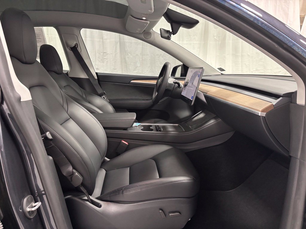 Used 2024 Tesla Model Y Long Range AWD/4WD image 55