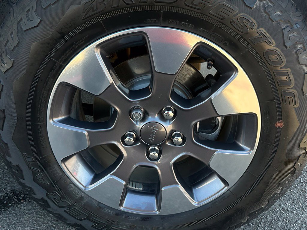 Used 2018 Jeep Wrangler Unlimited Sahara AWD/4WD image 10