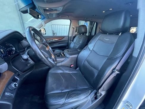 Used 2017 Cadillac Escalade 2WD image 10