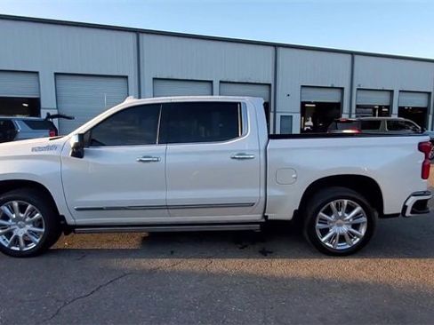 Used 2022 Chevrolet Silverado 1500 High Country w/ High Country Premium Package image 5