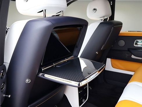 New 2026 Rolls-Royce Cullinan Black Badge image 18