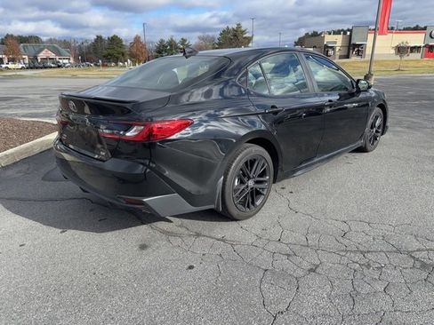 Used 2025 Toyota Camry SE image 4
