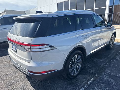 Used 2025 Lincoln Aviator AWD w/ Equipment Group 101A image 4