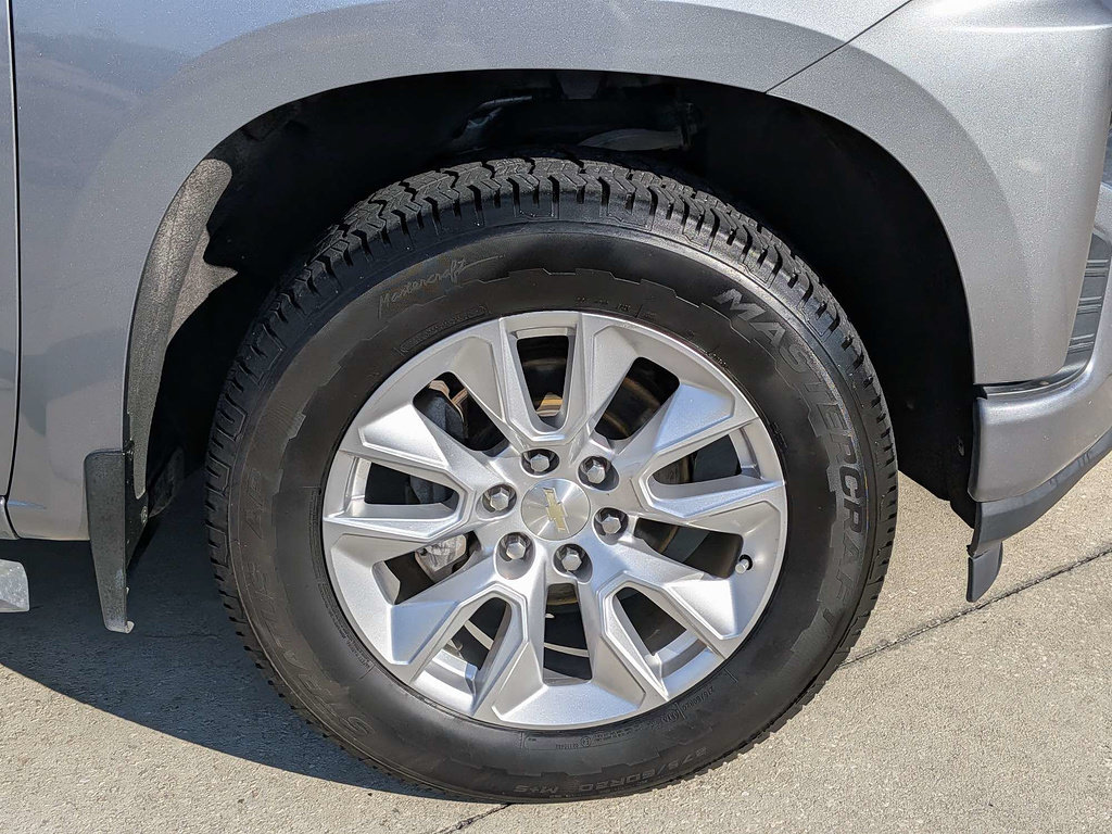 Used 2019 Chevrolet Silverado 1500 Custom w/ Custom Value Package AWD/4WD image 11
