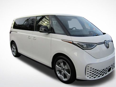 New 2025 Volkswagen ID. Buzz Pro S RWD image 9