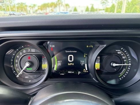 Used 2025 Jeep Wrangler Unlimited Sahara image 27