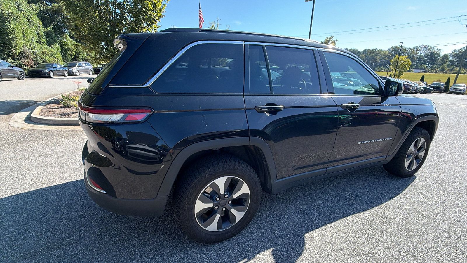 Used 2024 Jeep Grand Cherokee Limited 4xe AWD/4WD image 8