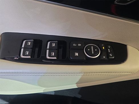 Used 2017 Kia Sorento SX image 28