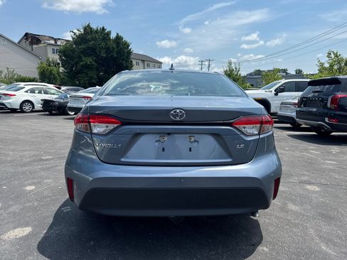Used 2024 Toyota Corolla LE FWD image 2