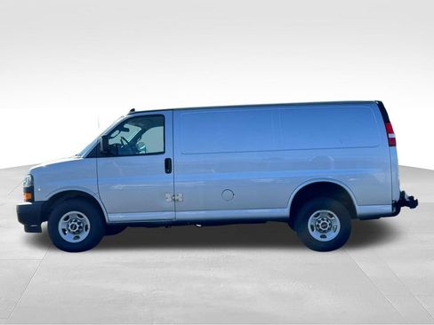 Used 2020 GMC Savana 3500 w/ Driver Convenience Package RWD image 4