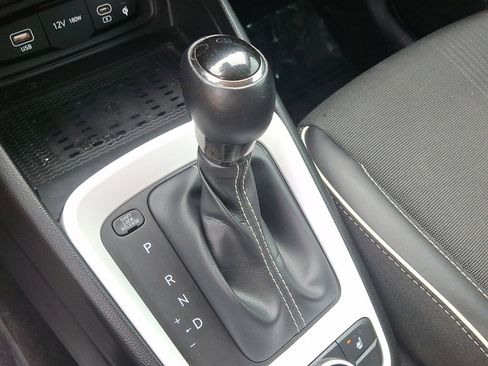 Used 2024 Hyundai Venue Limited FWD image 30