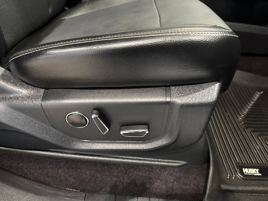 Used 2015 Ford F150 Lariat w/ Equipment Group 502A Luxury AWD/4WD image 14